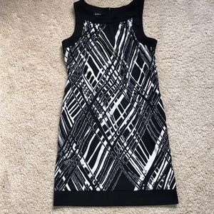 Black & White Sleeveless Dress with Pockets!